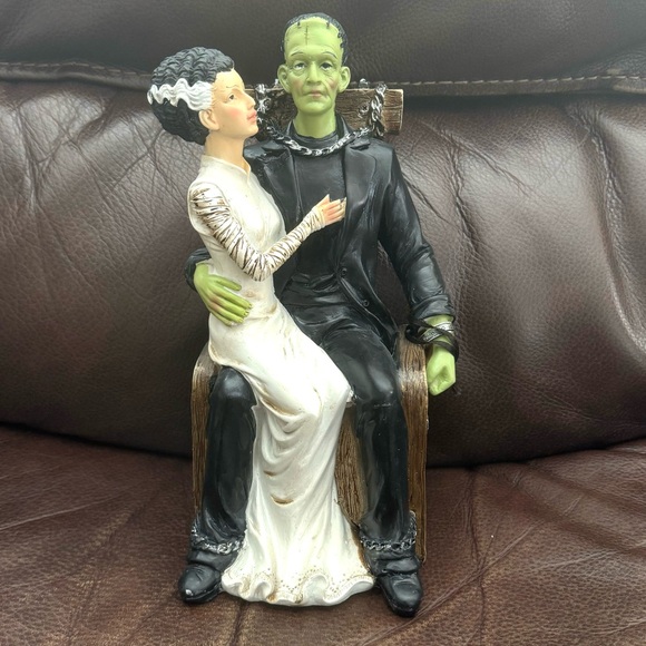 Frankenstein & Bride on Electric Chair - Spooky Night Halloween Decor - Picture 2 of 16